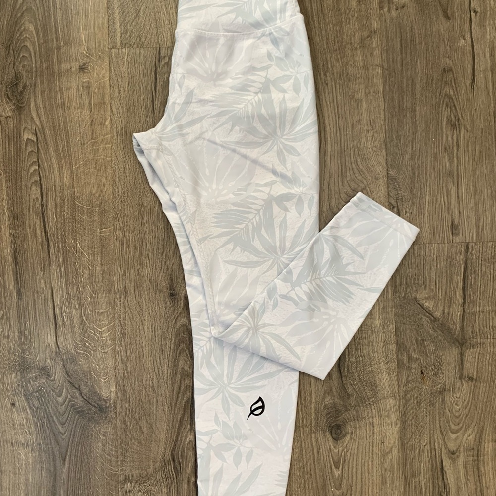 Size Small The Desa’ree swift leggings